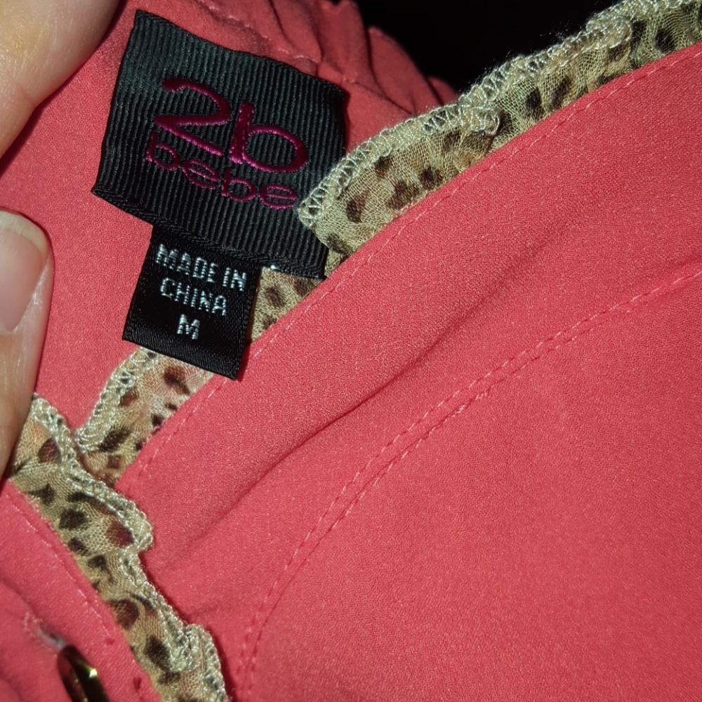 Bebe ruffle animal print belted top M - Picture 6 of 7